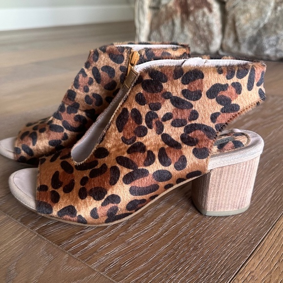 GOOD CHOICE KIMORA ANIMAL PRINT BLOCK HEELS - Picture 5 of 13